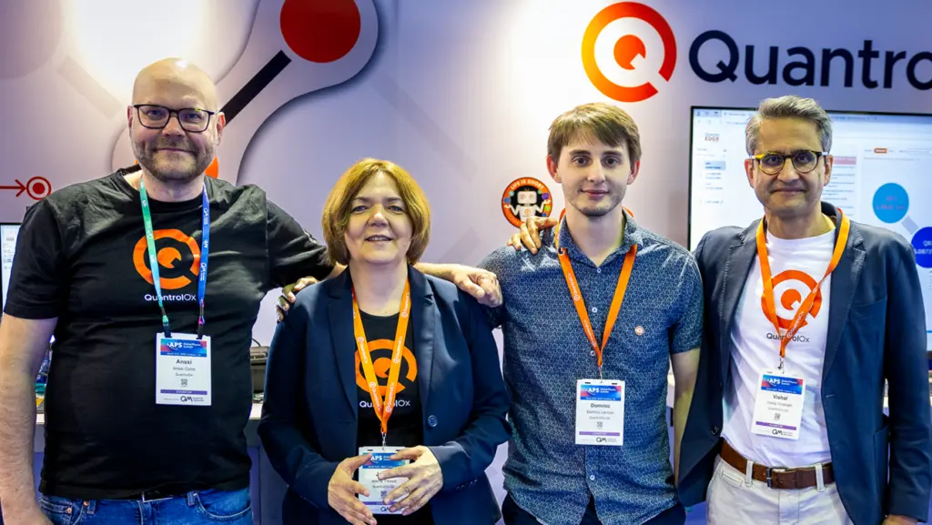 QuantrolOxin perustajat ja johtoryhmä, osa yhtiön ydintiimistä: Anssi Collin (Technical Team Lead), Dr. Jelena Trbovic (Director of Business Development), Dominic Lennon (yksi perustajista & Head of Quantum Technologies) ja Vishal Chatrath (yksi perustajista & toimitusjohtaja).