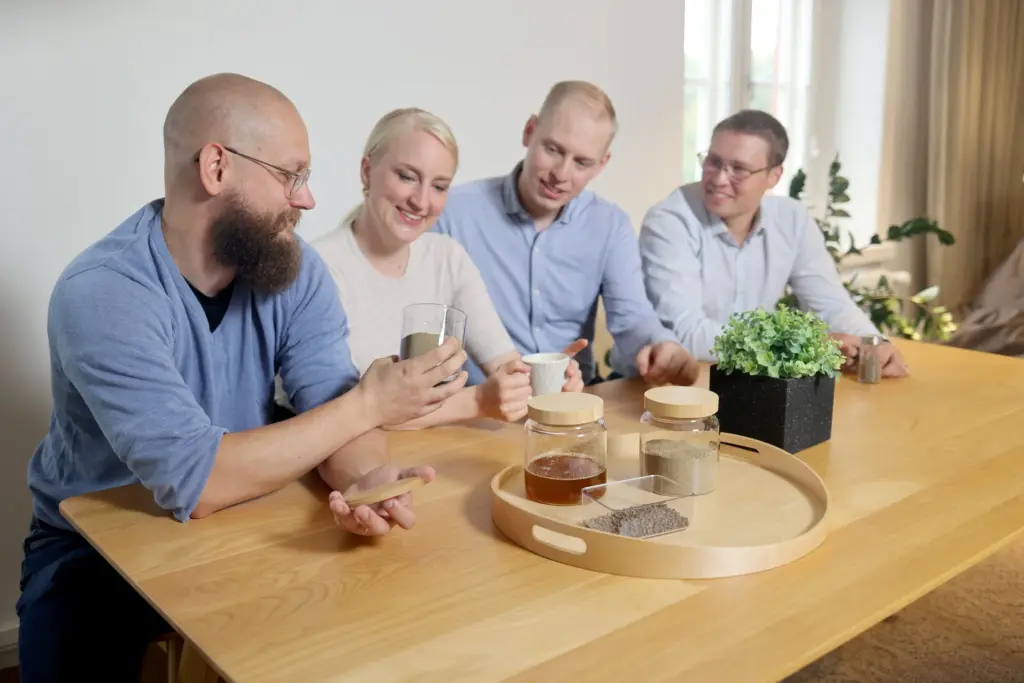 Volaren tiimistä Matti Tähtinen, Jarna Hyvönen, Tuure Parviainen ja Marko Rintanen.