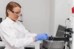 Munasarjasyöpä voitaisiin todeta nopeasti gynekologikäynnin jälkeen Uniogenin kehittämän testin avulla