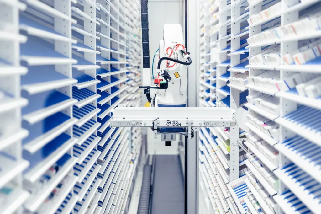 Lääkkeiden varastoautomaatti käytössä